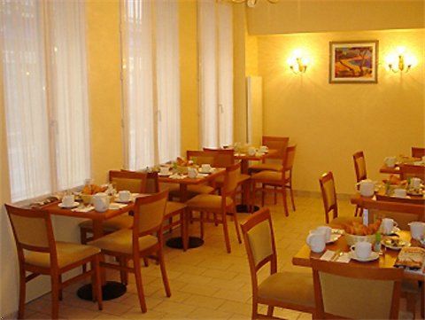 Grand De Hotel Parijs