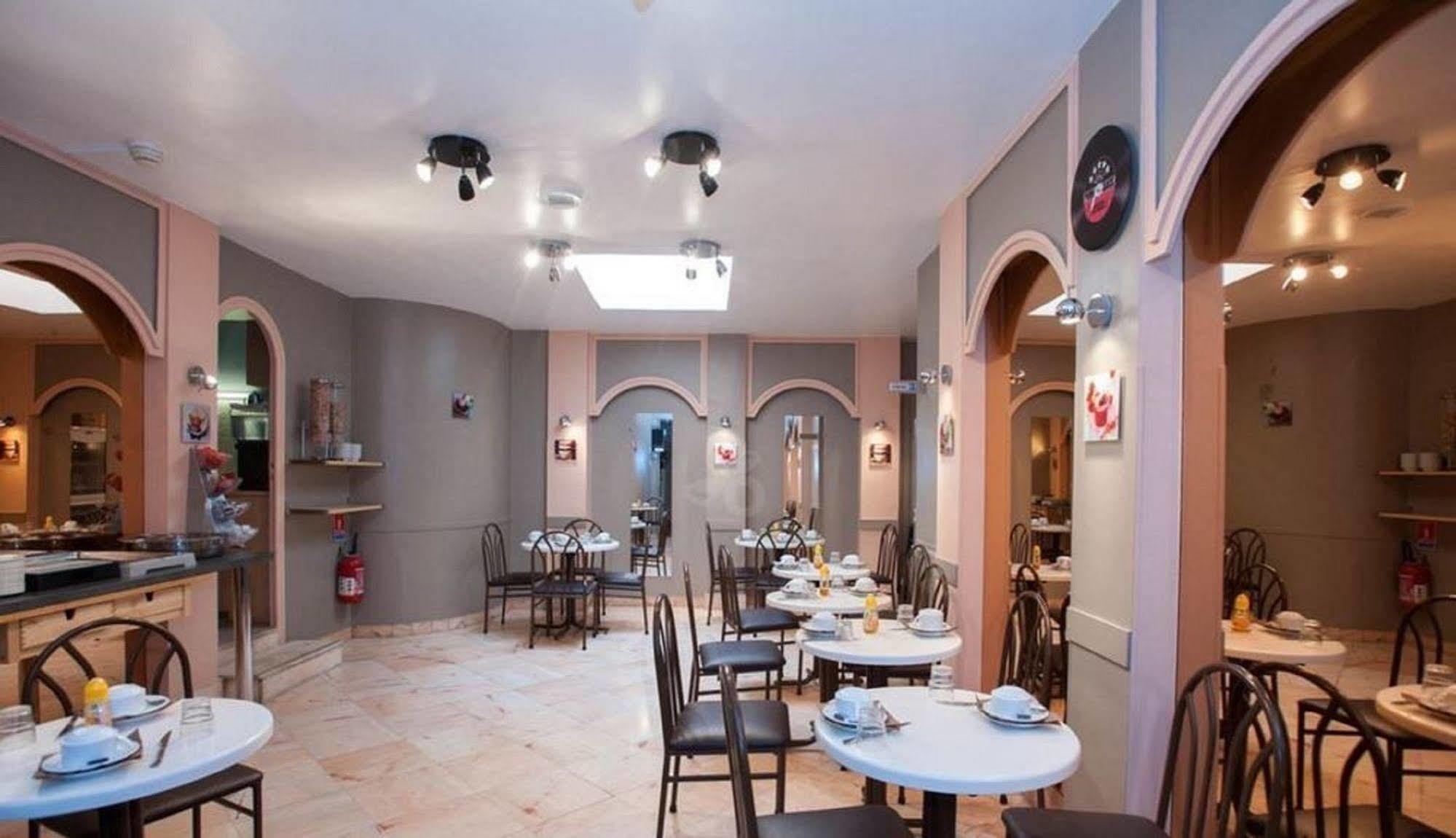 Grand De Hotel Parijs
